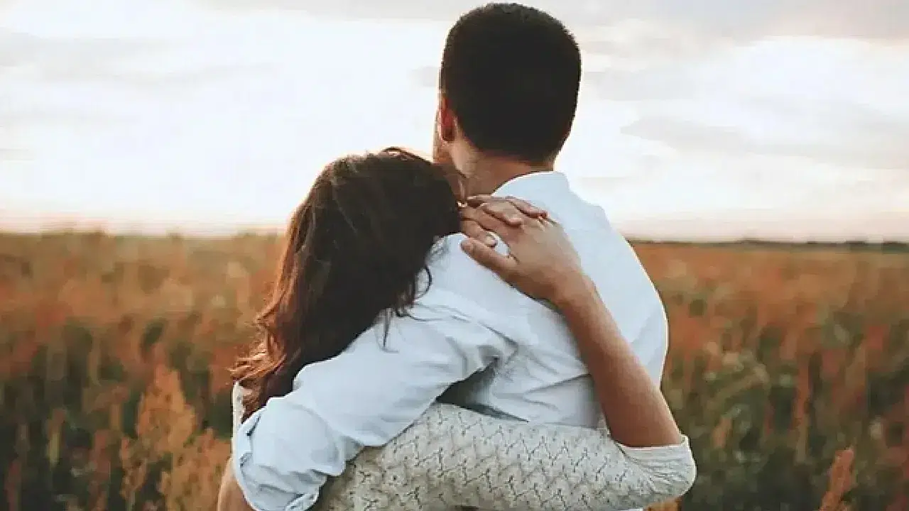 Sarılmanın bilinmeyen gücü: Vücudunuzda neler değişiyor?