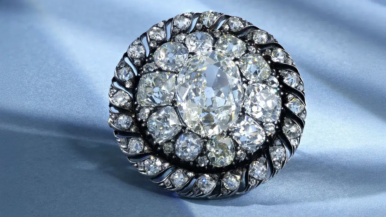 Napolyon’un Waterloo’dan kalan elmas broşu Cenevre’de 3,5 milyon frankın üzerinde satıldı