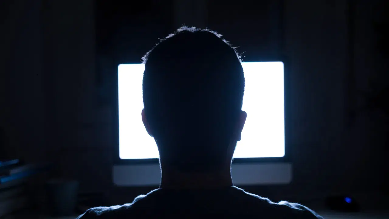 Yapay zeka, porno dünyasını alt üst ediyor: İnsan içerikleri artık geri planda mı?