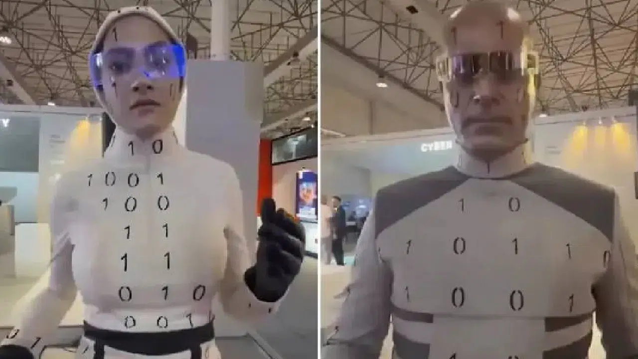 Teknoloji fuarında şok: İran’ın “Robotları” insan olduğu ortaya çıktı