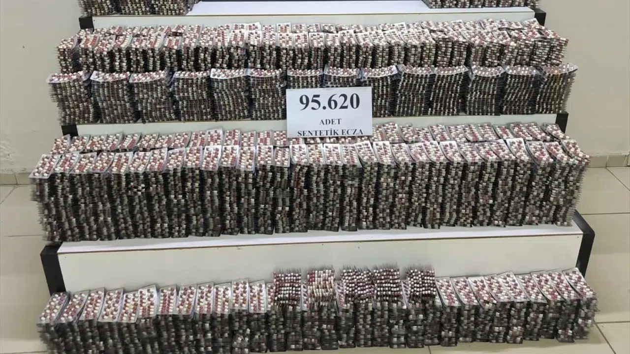 Burhaniye’de uyuşturucu operasyonu: 95 bin 620 hap ele geçirildi, 1 kişi tutuklandı