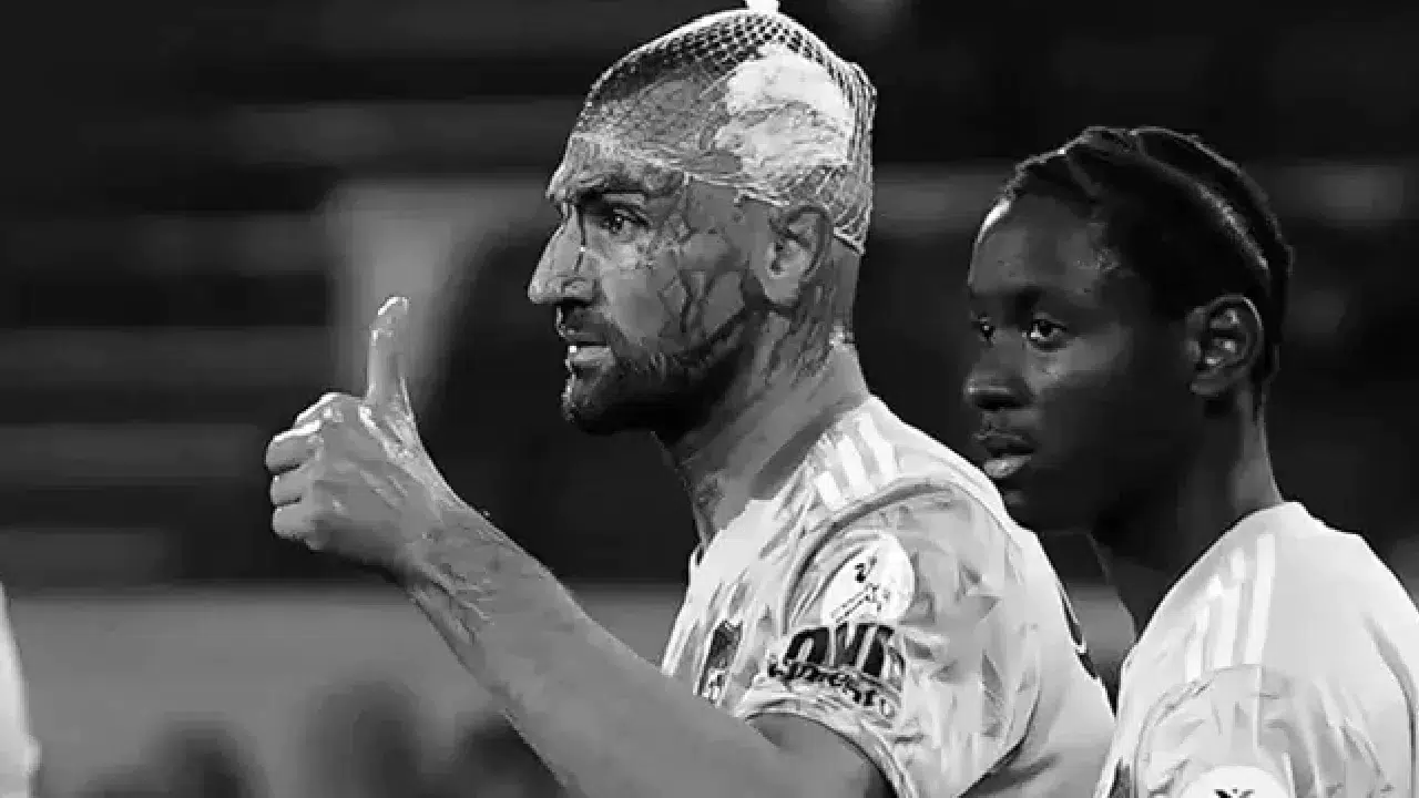 Serdar Dursun kanlar içinde sahada kaldı: Sosyal medyada tepki büyüyor