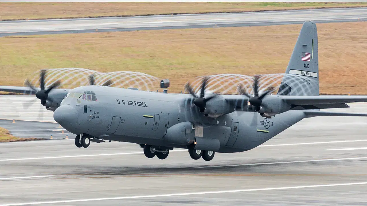 C-130 askeri kargo uçağı özellikleri nelerdir?