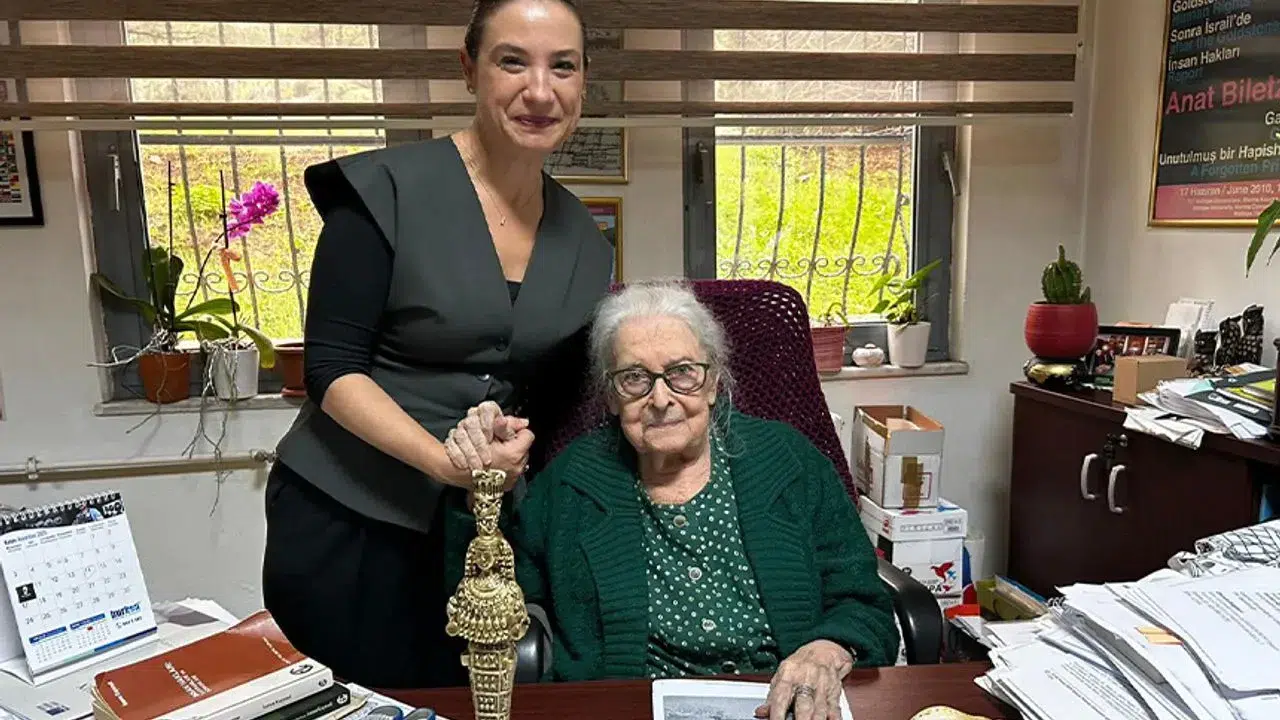 Prof. Dr. İoanna Kuçuradi’ye Onur Ödülü