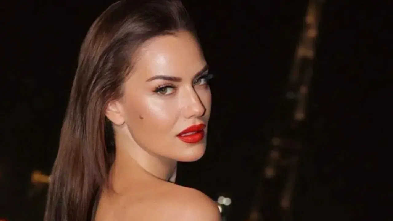 Fahriye Evcen ekranlara geri dönüyor: Ünlü klasik “Uğultulu Tepeler” için başrol teklifi!