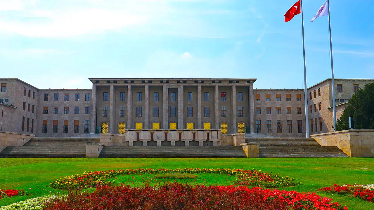 TBMM’de stajyer istismarı iddiası: Bir personel görevden uzaklaştırıldı