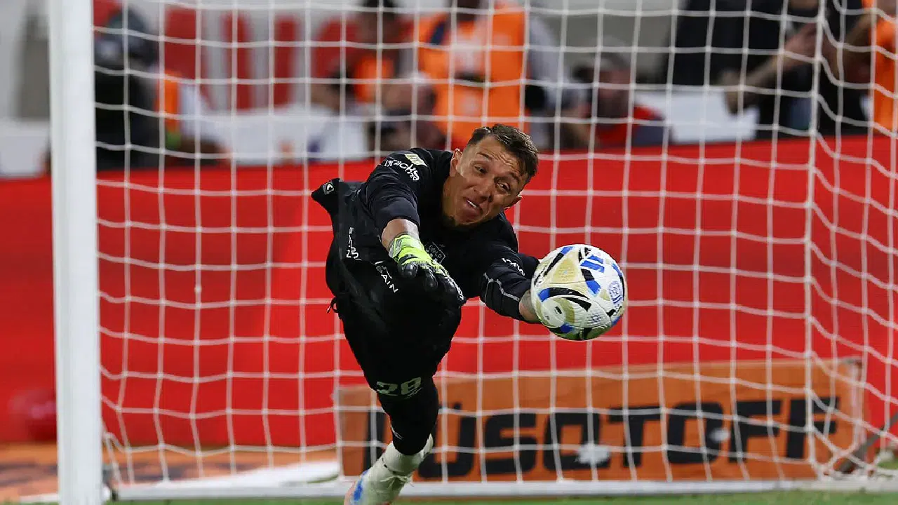 Muslera durdurulamıyor: Estudiantes’te penaltı kahramanı oldu, 23. kupasını kazandı