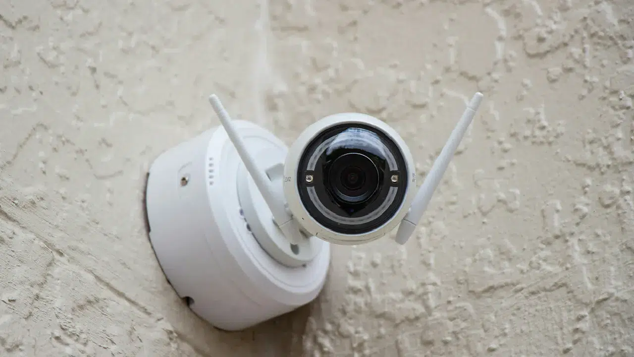 Eşini ve küçük çocuklarını istismar amaçlı kaydeden doktora 60 yıla kadar hapis cezası