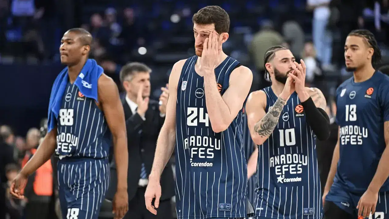 Anadolu Efes, deplasmanda Valencia Basket’e yenildi: EuroLeague’de üst üste üçüncü mağlubiyet