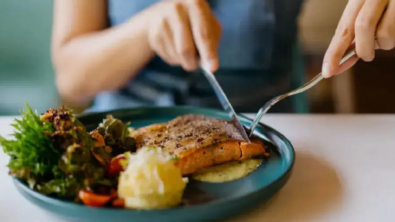 Yeme hızınız kim olduğunuzu söylüyor: İşte yavaş yiyenlerin ortak özellikleri