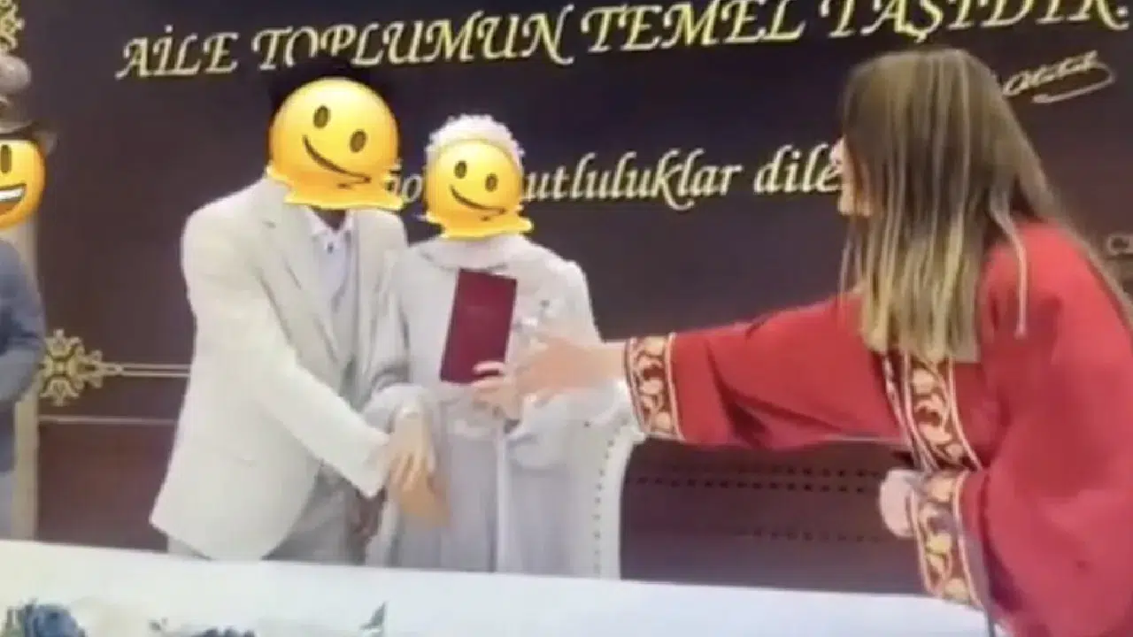 Nikahta şaşkına çeviren kıskançlık krizi: Nikah memurunun elini sıktırmadı!