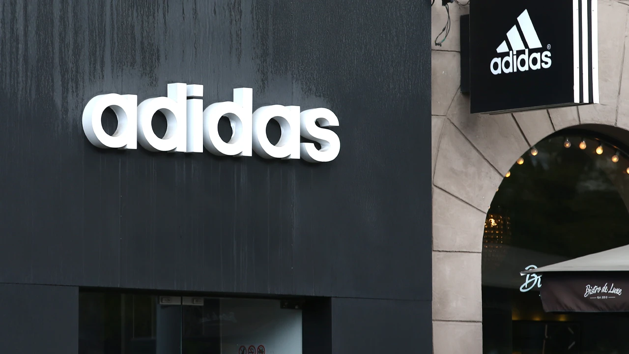 Adidas’a domuz derisi kullanımı nedeniyle ceza