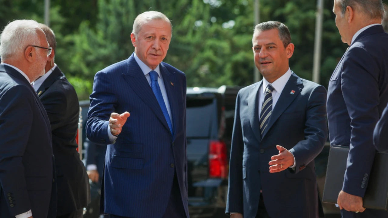 Erdoğan, Özgür Özel'e karşı açtığı tazminat davasını kaybetti