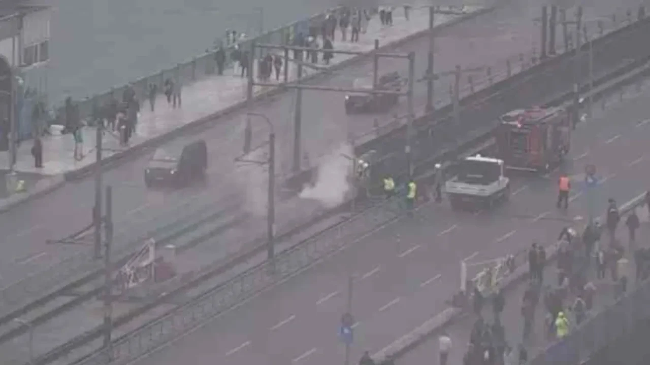 Galata Köprüsü'nde yangın