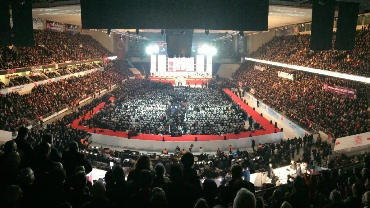 CHP'de olağanüstü kurultay kararı alındı: Ne zaman yapılacak açıklandı! Kurultay'da kimler aday?