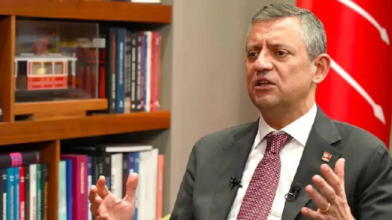 Özgür Özel'den Ekrem İmamoğlu açıklaması: Erdoğan'ı sandığa kadar kovalar