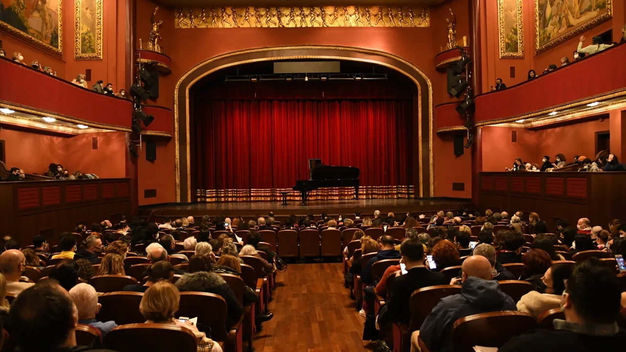 Devlet Tiyatroları'nda yüzde 300 bilet zammı tepki çekti