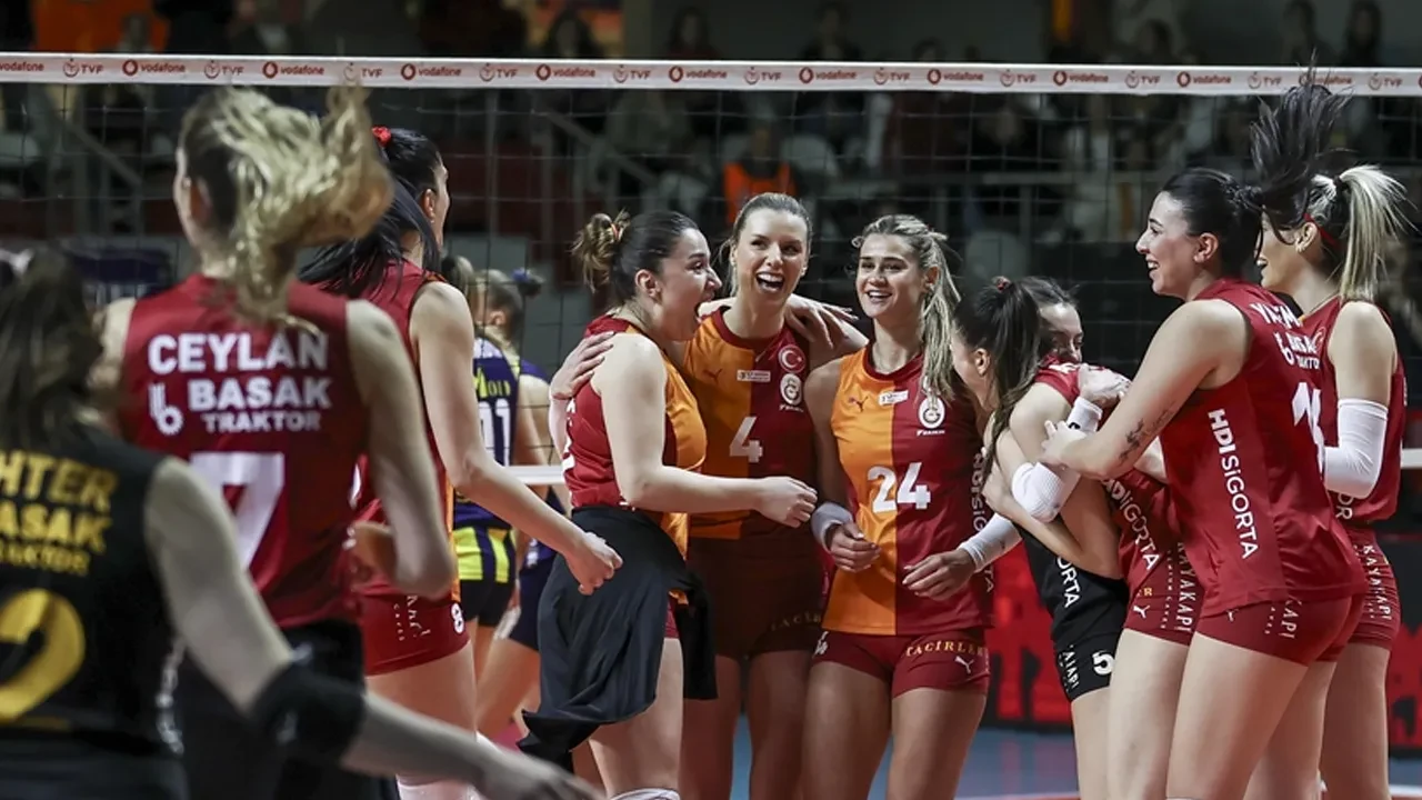 Galatasaray Daikin, Fenerbahçe Medicana’yı 3-2 yenerek seride 1-0 öne geçti