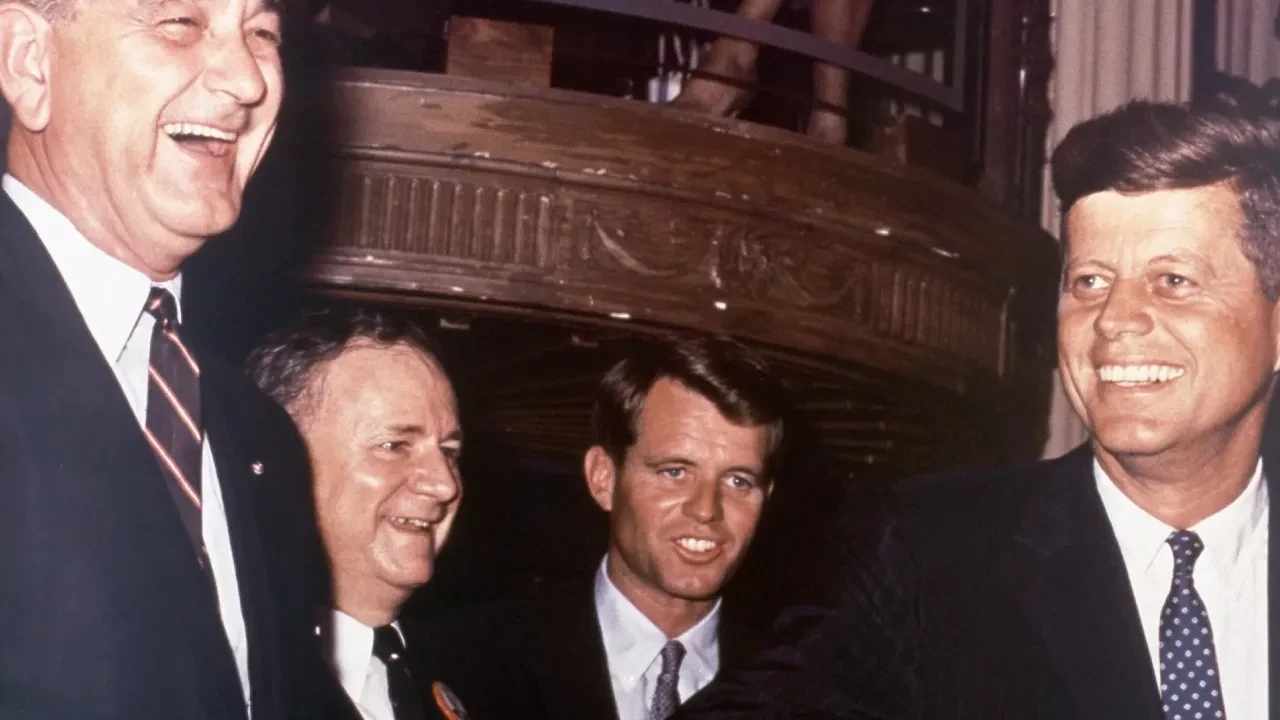 Kennedy suikastında yeni perde: 10 bin sayfa gizli belge açıklandı!