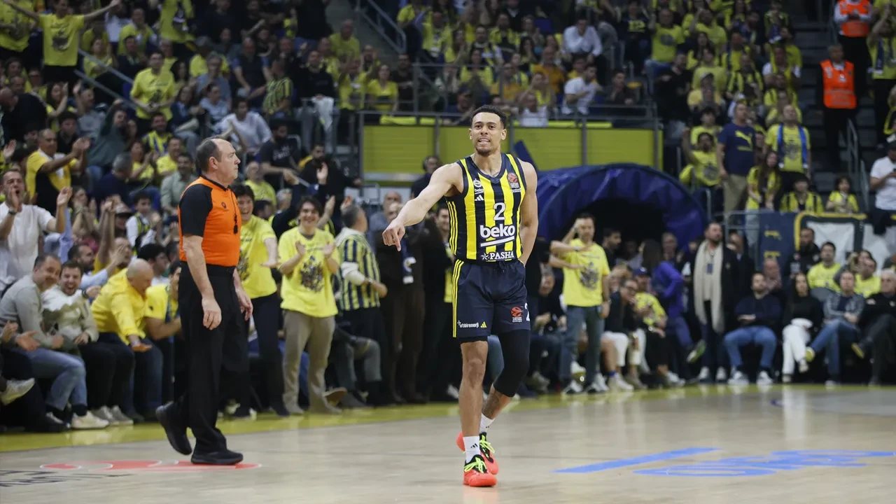 Fenerbahçe Beko, Paris Basket’i 89-72 mağlup ederek seride 2-0 öne geçti