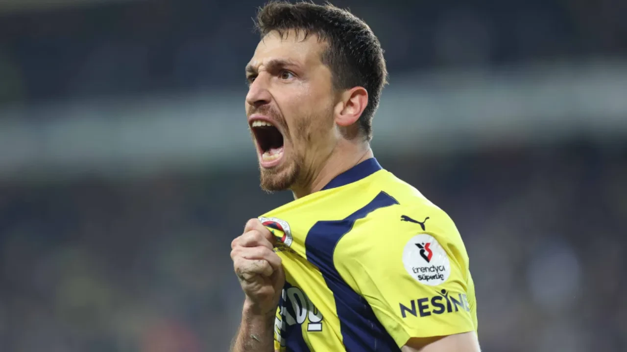 Fenerbahçeli oyuncu Mert Hakan Yandaş hastanelik oldu