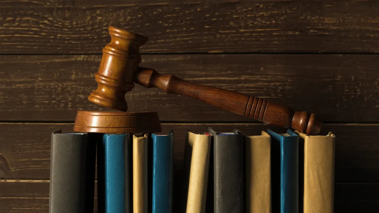 Yargıtay, eşine “çingene” diyen kocayı kusurlu bularak tazminat ve nafaka cezasını onadı