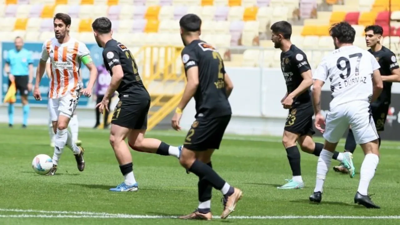 Küme düşen Adanaspor'dan farklı galibiyet: Yeni Malatyaspor'a 4 gollü darbe