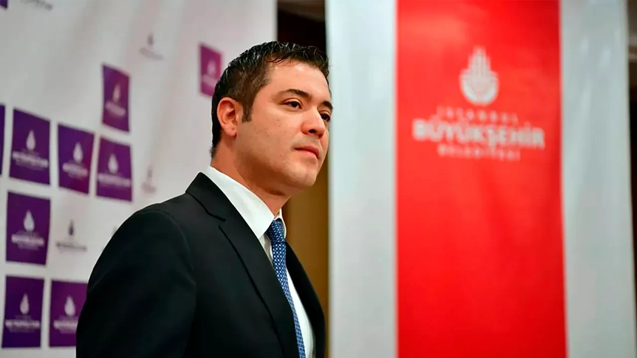 Murat Ongun: "Eşim olmaktan başka suçu (!) olmayan kıymetlimi; çocuklarımın yanında şafak vakti gözaltına aldınız, vicdansızsınız!"