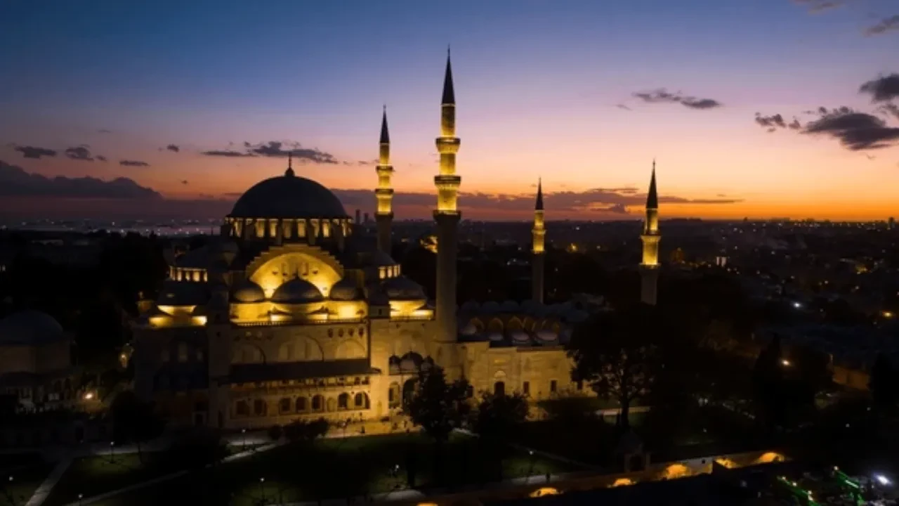 Filistinli Alimler Birliği’nin çağrısıyla, saat tam 22.00’de camilerden tekbir getirildi