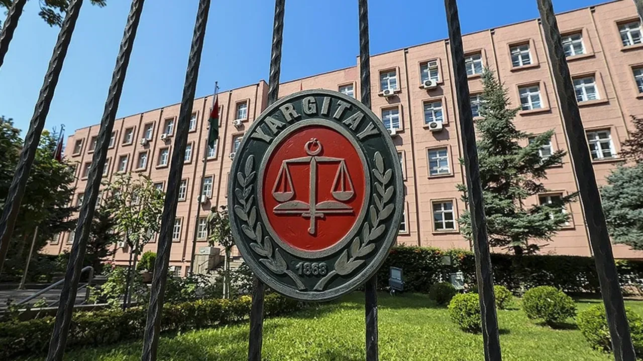 Yargıtay, trafikte fırlatılan armutu silah sayarak cezayı onadı