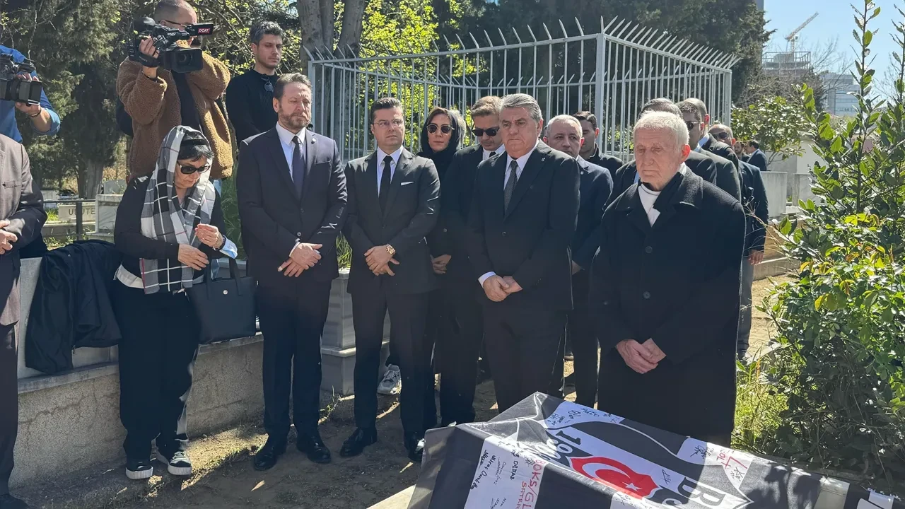 Beşiktaş’ın efsane ismi Hakkı Yeten, vefatının 36. yılında kabri başında anıldı