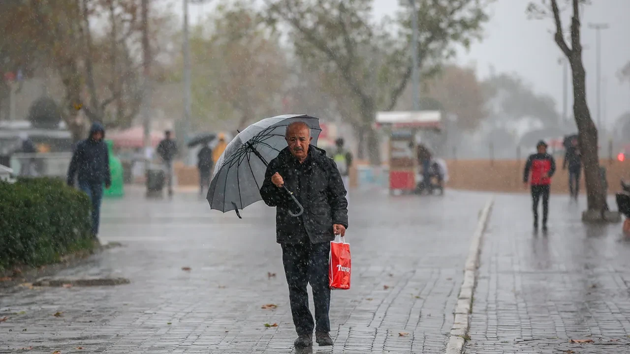 Meteoroloji bazı bölgelere kuvvetli yağış uyarısı yaptı