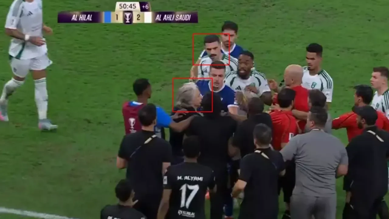 Al Ahli olaylı maçta finale yükseldi: Merih Demiral Al-Hilal yedek kulübesiyle tartıştı, kırmızı kartla sonuçlandı