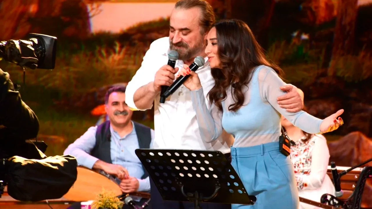 Edip Akbayram’ın kızı Türkü Akbayram’dan Volkan Konak'a: Sarıldınız mı oralarda