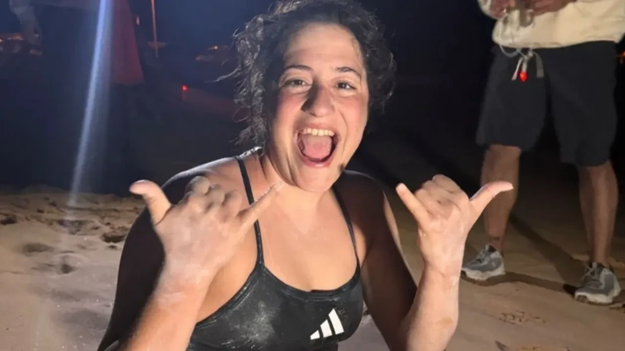 Kaiwi Kanalı'nı yüzerek geçen Aysu Türkoğlu, 21 saatlik yüzme sonrası vücudunun geldiği hali paylaştı