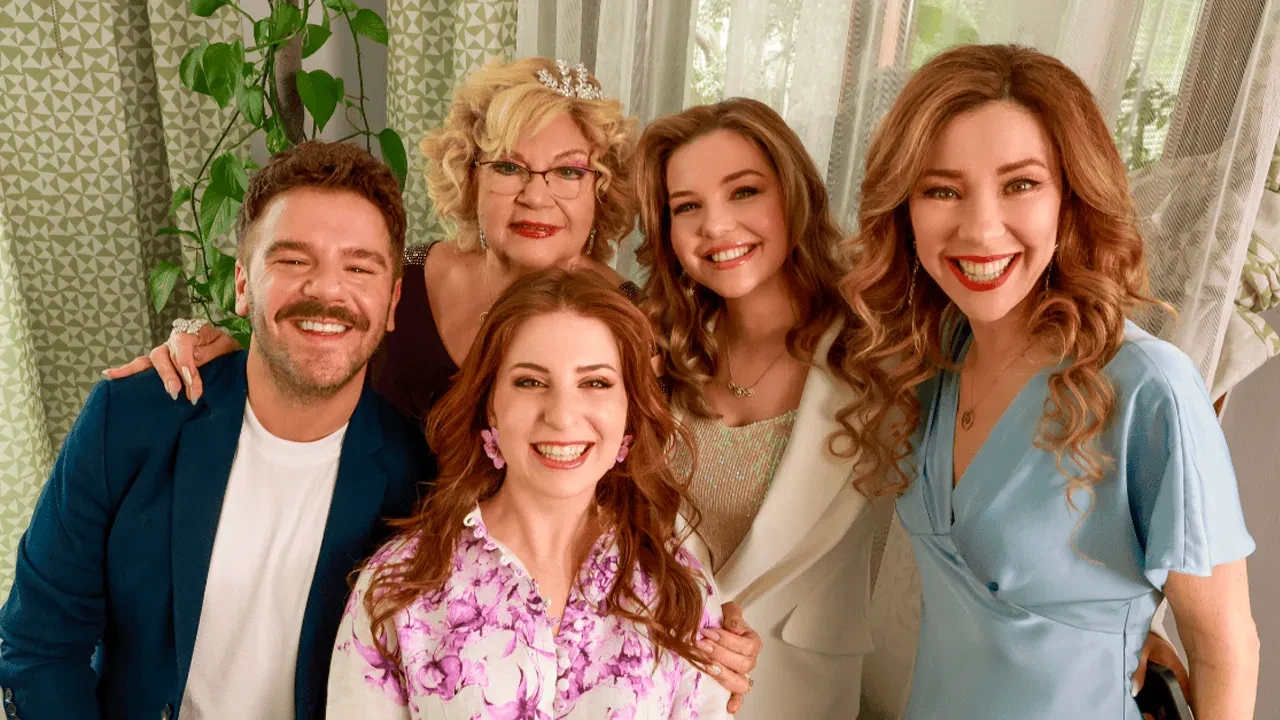 22 yıl aradan sonra beyazperdeye uyarlanacak 'Sihirli Annem'den ilk afiş geldi