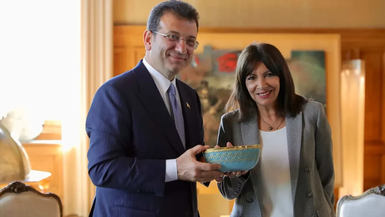 Paris’ten tutuklu Ekrem İmamoğlu’na onur: Fahri hemşehrilik unvanı verildi