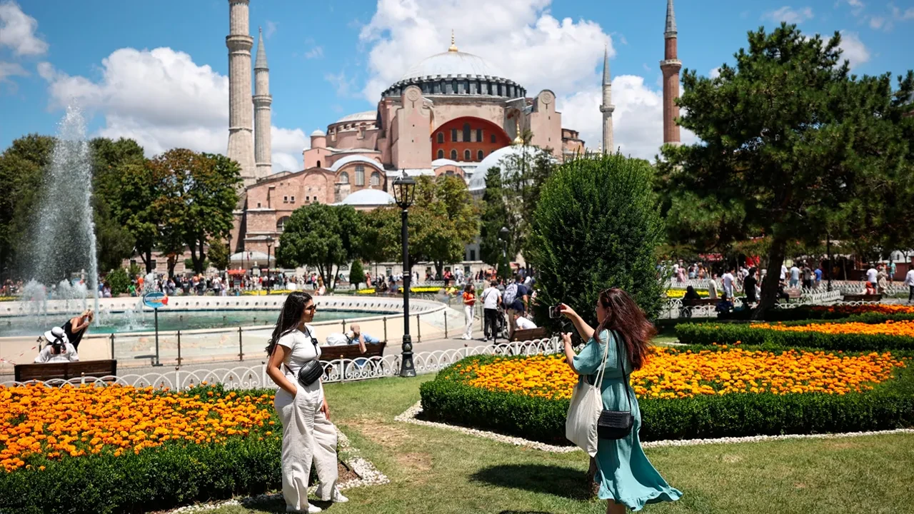 2025 yılında Türkiye'ye gelen turist sayısında İran ve Rusya başı çekiyor