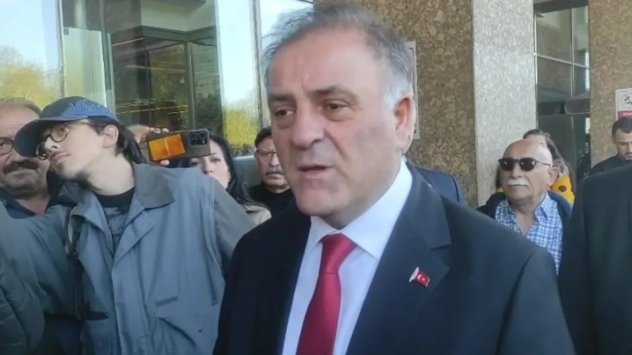 İBB Başkan Vekili Nuri Aslan, Sırrı Süreyya Önder'i hastanede ziyaret etti