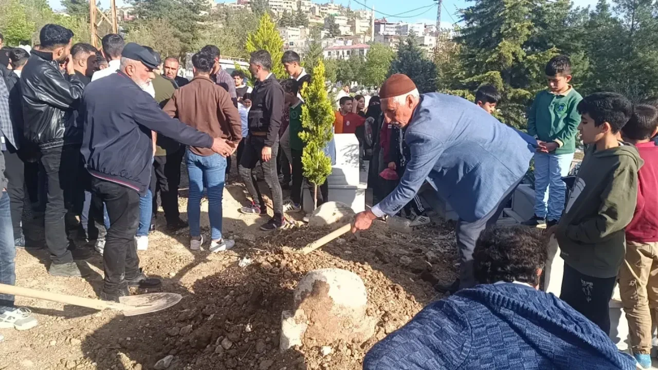 Siirt'te "mezardan ses geldi" iddiası ortalığı ayağa kaldırdı: Mezar açılınca gerçek ortaya çıktı