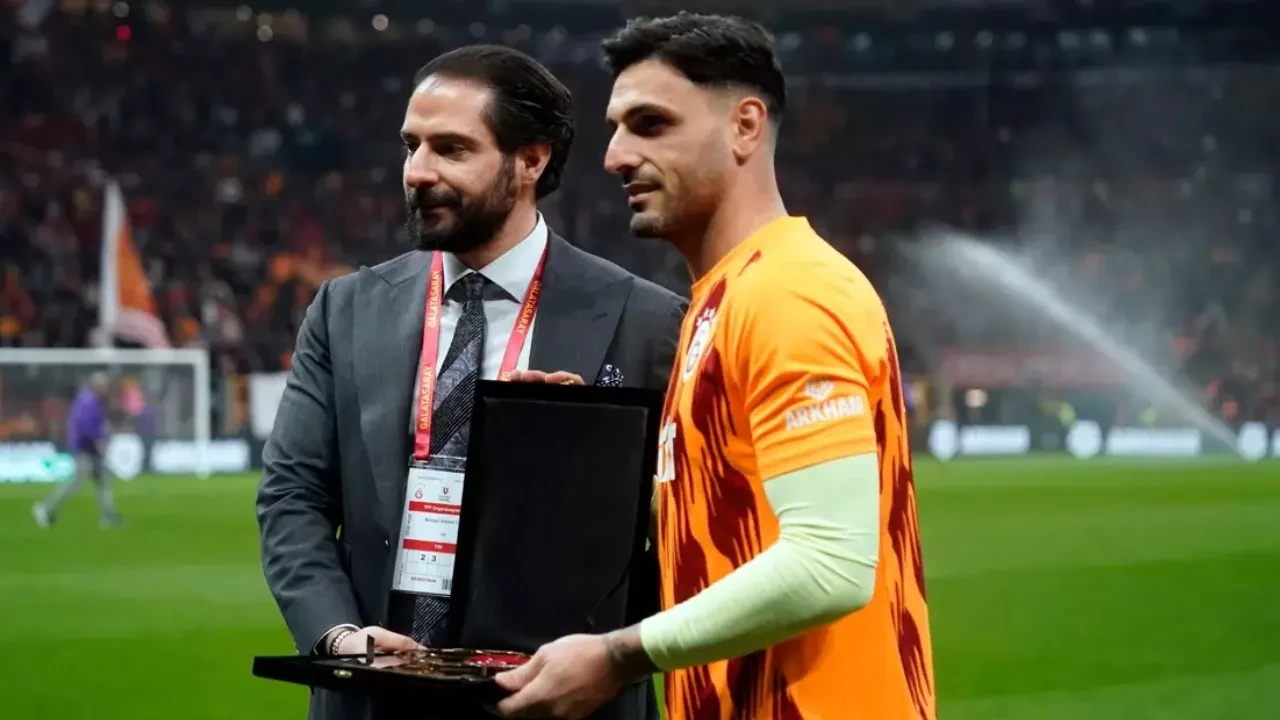 Galatasaray'ın tecrübeli kalecisi Günay Güvenç'e TFF'den fair-play ödülü