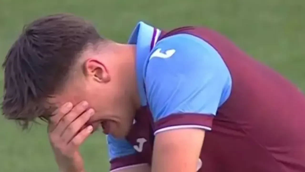 Trabzonspor U19'un tek golünü atan Bican Tibukoğlu gözyaşlarına boğuldu