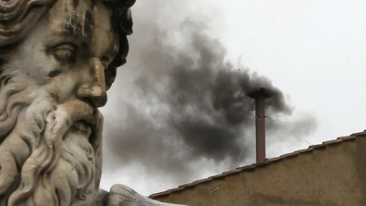 Yeni papa seçilirken çıkan dumanlar hangi anlamlara gelecek? Papalık seçiminde beyaz duman, siyah duman ne anlama geliyor?