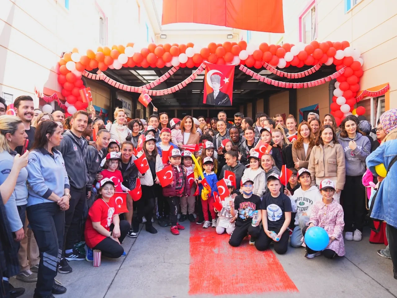 Beşiktaş Moka United Kadın Futbol Takımı, Cerrahpaşa Pediatri Çocuk Şenliğine katıldı