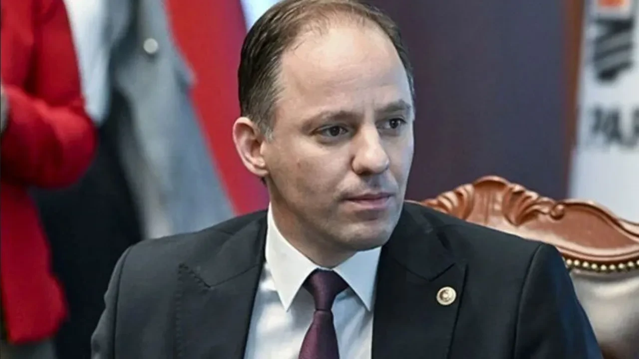 CHP Genel Başkan Yardımcısı Ekrem İmamoğlu'nun mesajını gençlere iletti