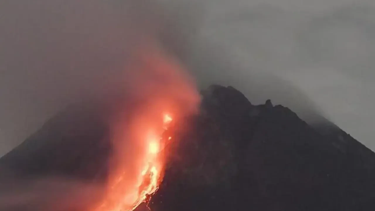 Filipinler'deki Kanlaon Yanardağı'nda patlama