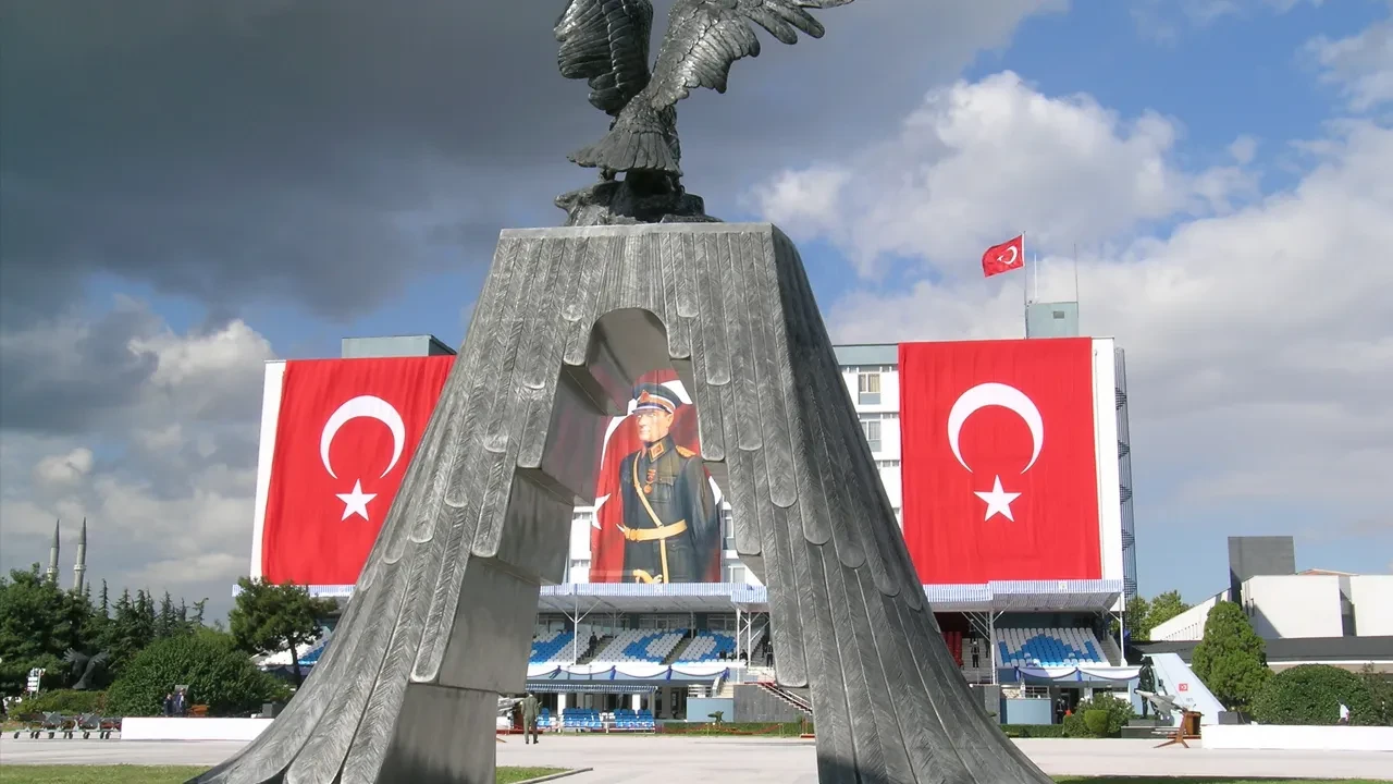 Hava Harp Okulu’nun İzmir’e taşınacağı iddiasına İletişim Başkanlığı’ndan yalanlama