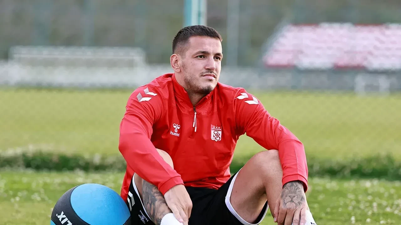 Rey Manaj kimdir, kaç yaşında, nereli, hangi takımlarda oynadı?