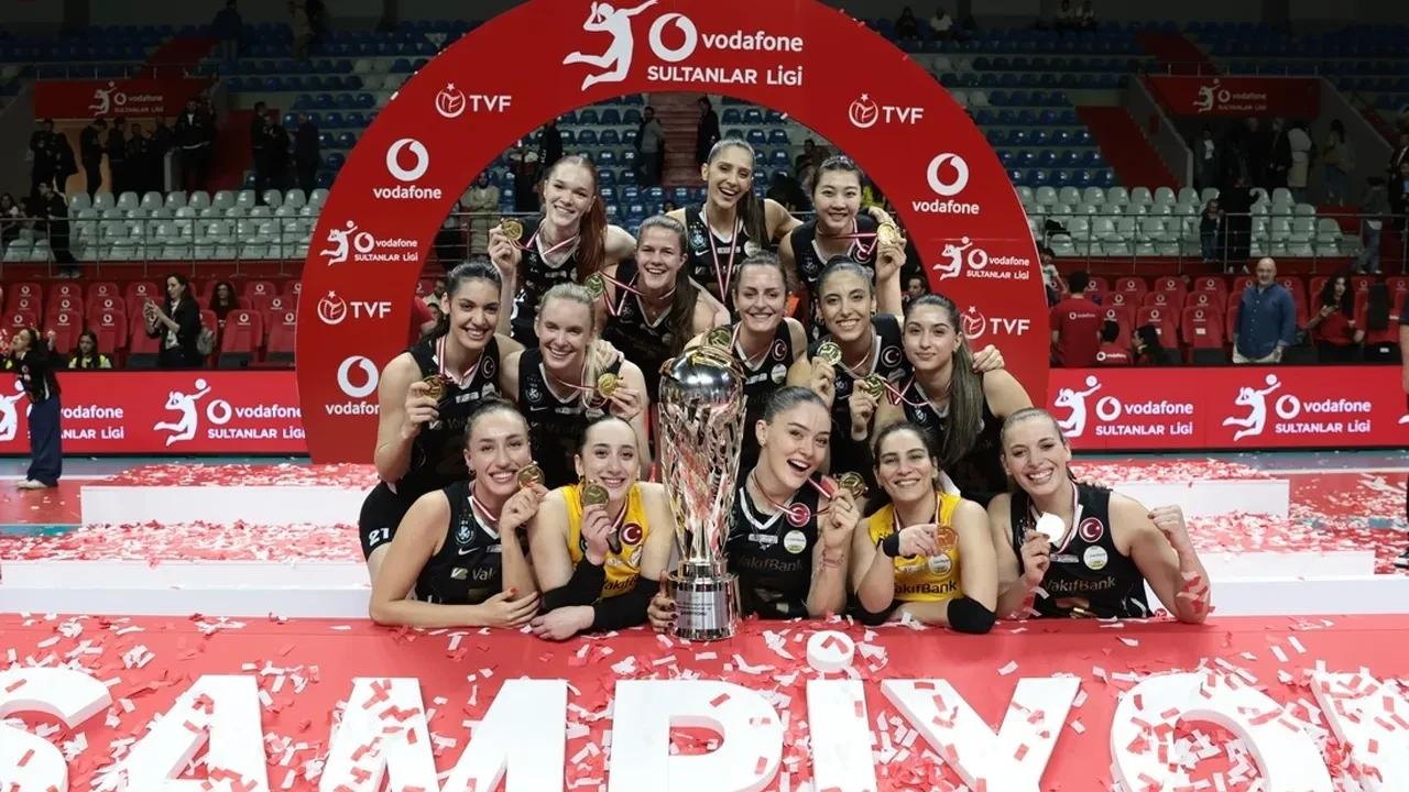 VakıfBank, Sultanlar Ligi'nde 3 yıl sonra şampiyonluğa ulaştı