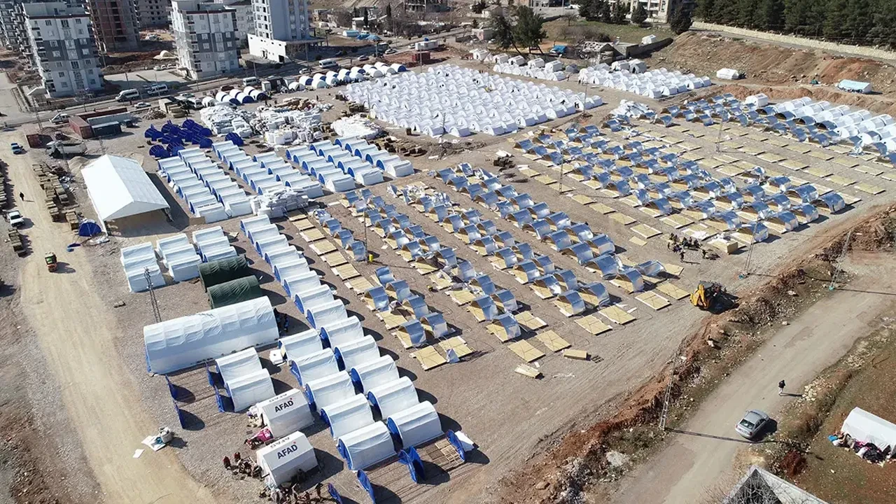 Depremzedelere imza tehdidi: Toplayanlar tespit edilirse çıkışları yapılacaktır